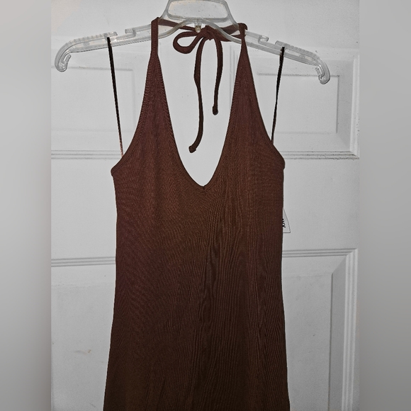 NWT Fitted Halter Rib-Knit Midi Dress in Root Beer - Picture 7 of 9
